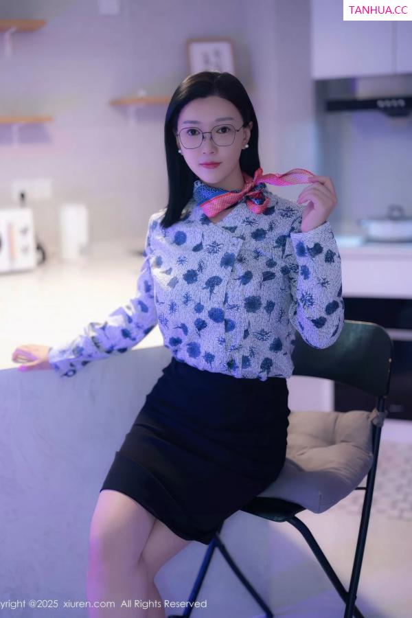[XiuRen]高清写真图 2025.10.14 No.10866 雅茹老师 OL服饰